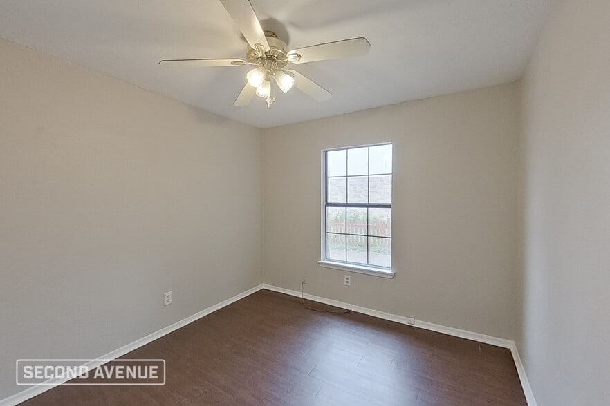 Building Photo - 9124 Pinehaven Dr