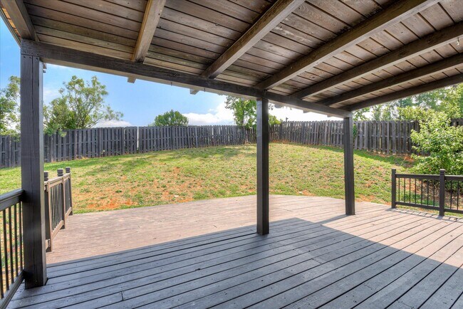 Building Photo - 476 Lory Ln