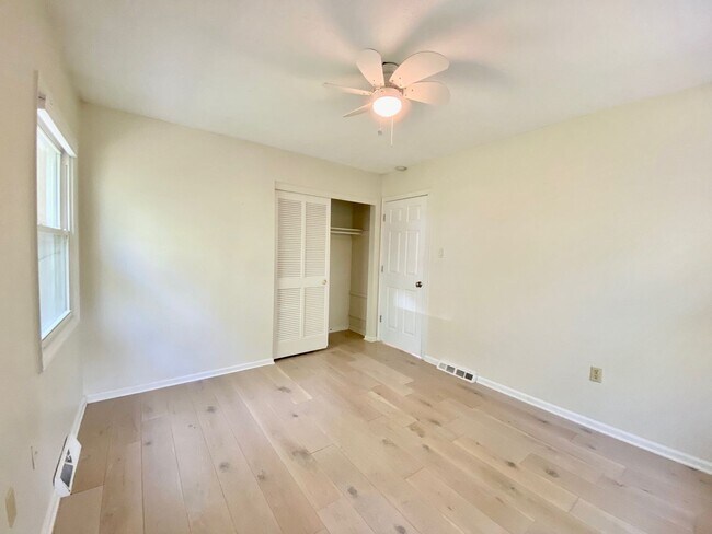 Building Photo - East AVL - Mid Century Modern Beauty in Bo...