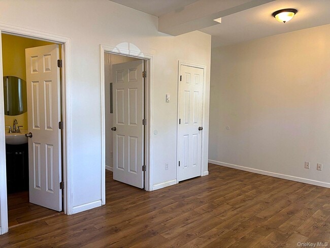 Building Photo - 454 NY-376