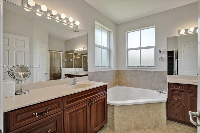Building Photo - 15385 SW 93rd Ln
