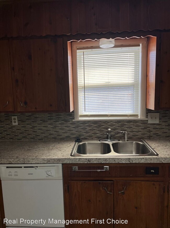 Building Photo - 3 br, 2 bath House - 601 Cedar Lane