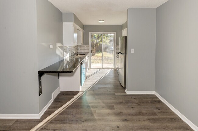 Building Photo - 9115 Nieman Rd