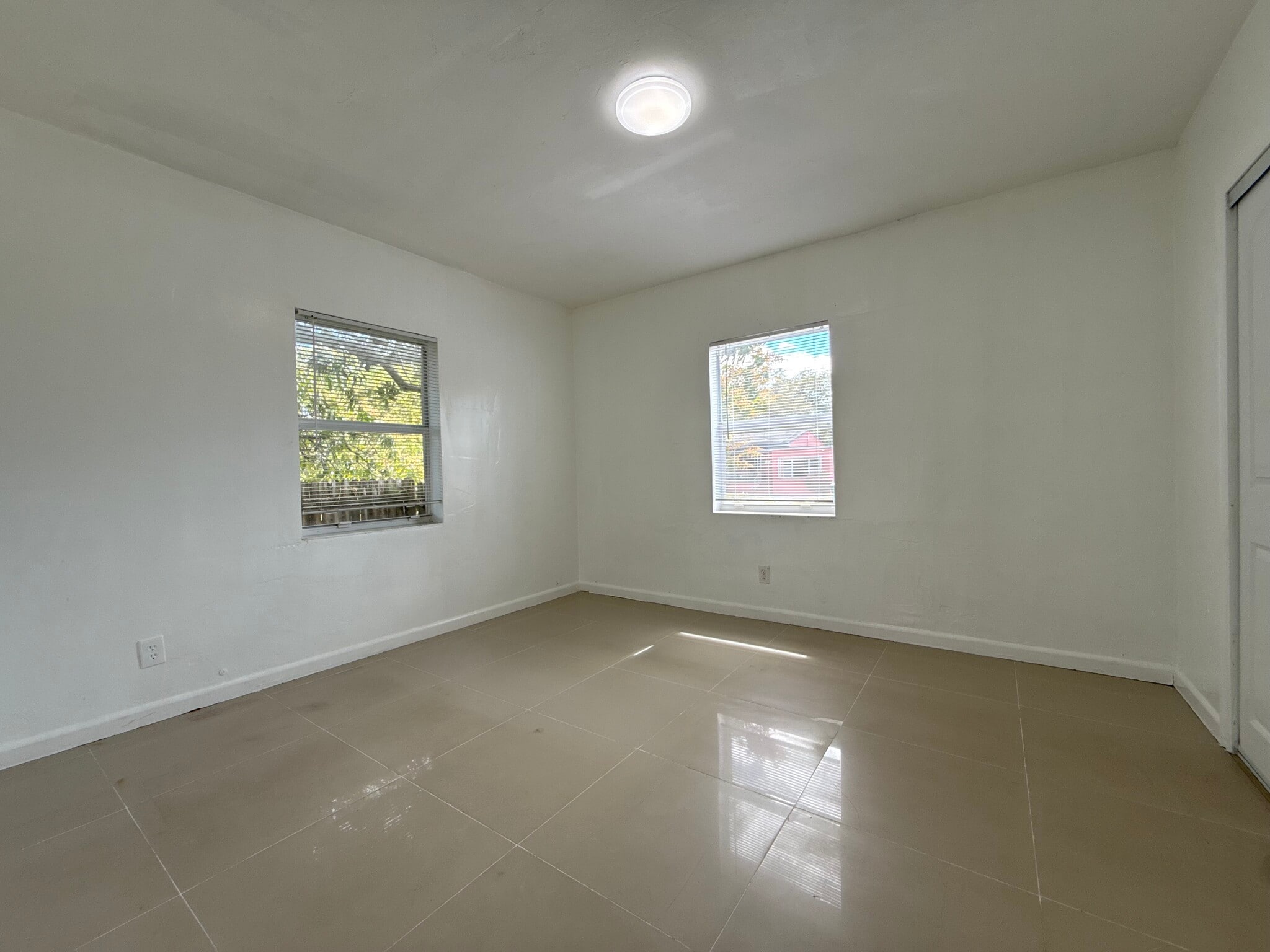 Building Photo - 911 NW 57th St