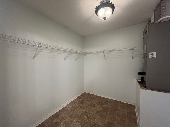 Building Photo - 3 Bedroom, 2 Bath Home with Yard - Palmetto