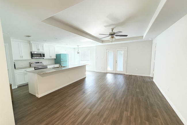 Building Photo - Charming 3-Bedroom Single-Story Home with ...