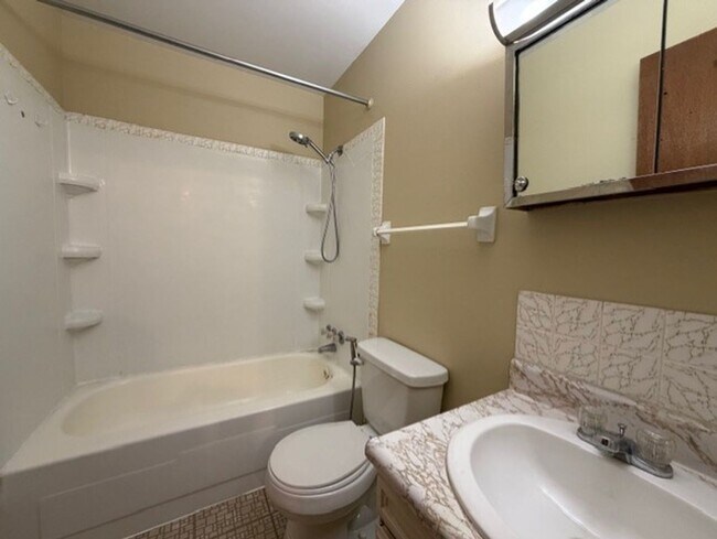 Building Photo - 6881-6887 Emerald Ave