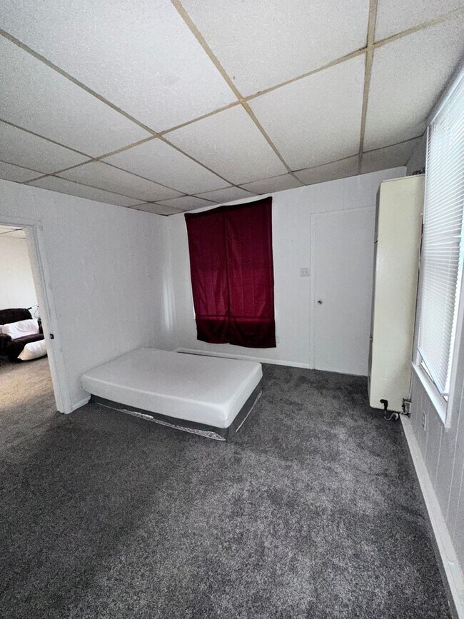 Building Photo - Quaint 2 Bedroom Single Family Home in York