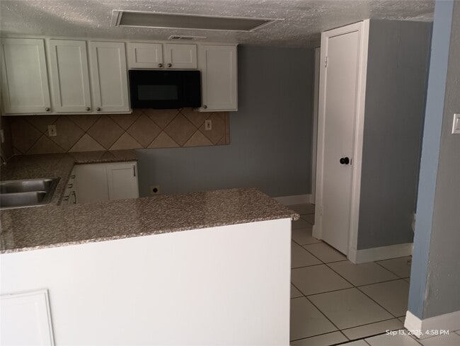 Building Photo - 2722 Lower Valley Dr