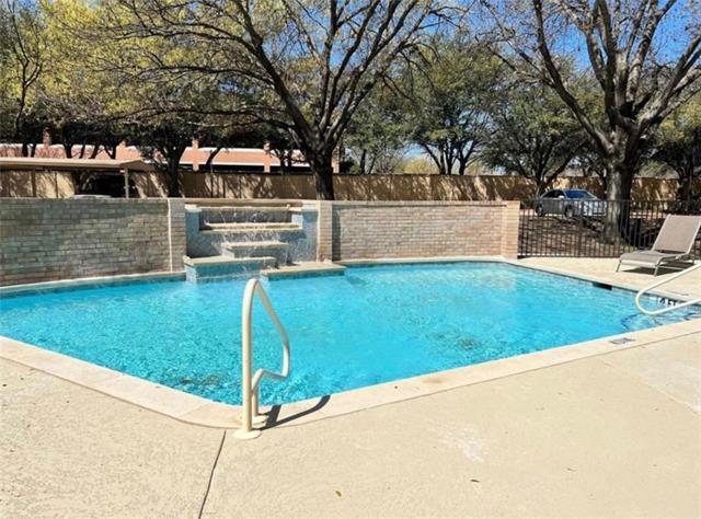 Building Photo - 16301 Ledgemont Ln