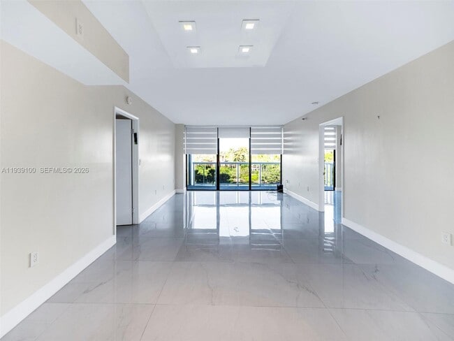 Building Photo - 20505 E Country Club Dr