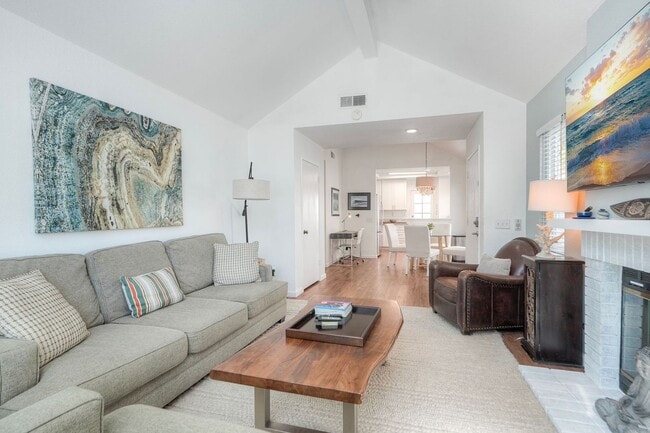 Building Photo - Furnished 2 bedroom in Carlsbad-Close to Beach