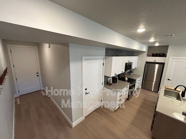 Building Photo - 3954 Razor Dr