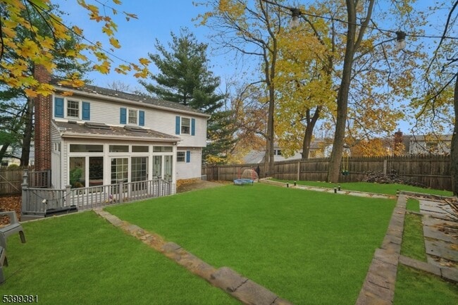 Building Photo - 17 Edison Dr