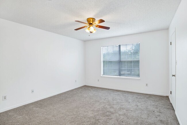 Building Photo - 601 E Burgess Rd