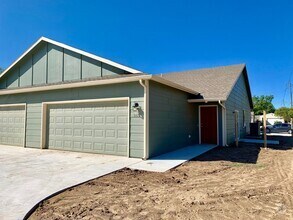 Building Photo - Recent construction -- 3 bed/ 2 bath Dupl...
