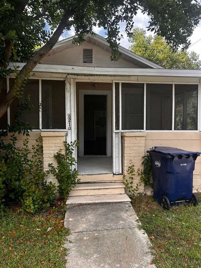Primary Photo - Charming Tampa Home – Great Location Near ...