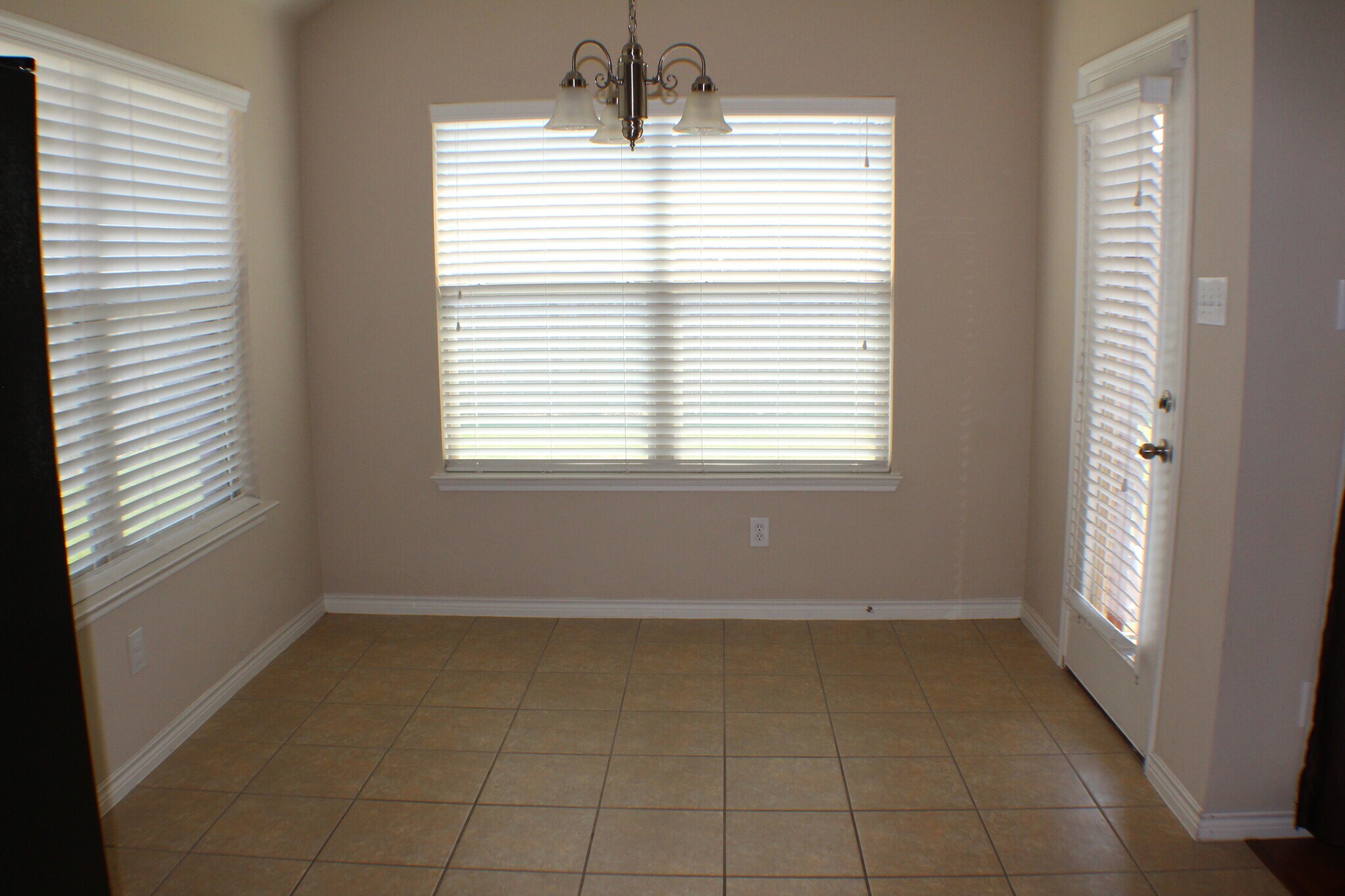 Kitchen Nook - 1614 Westfield way