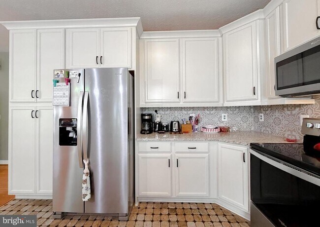 Building Photo - 23118 Silverberry Way