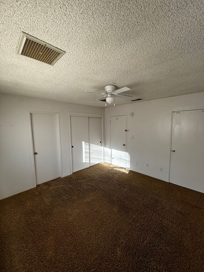 Building Photo - 3 Bedroom Home with Solar and 2-Car Garage