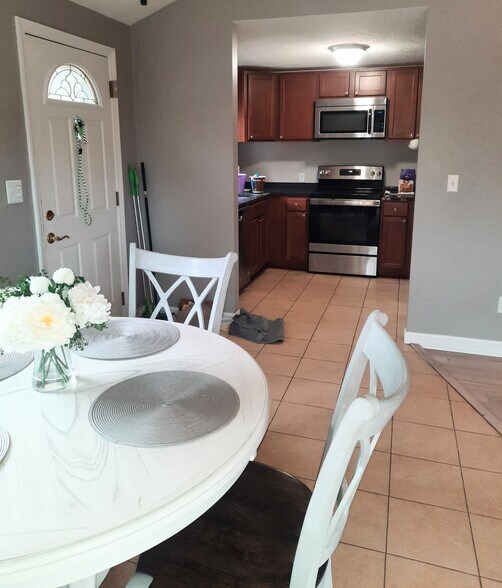 Building Photo - 633 Wareham St