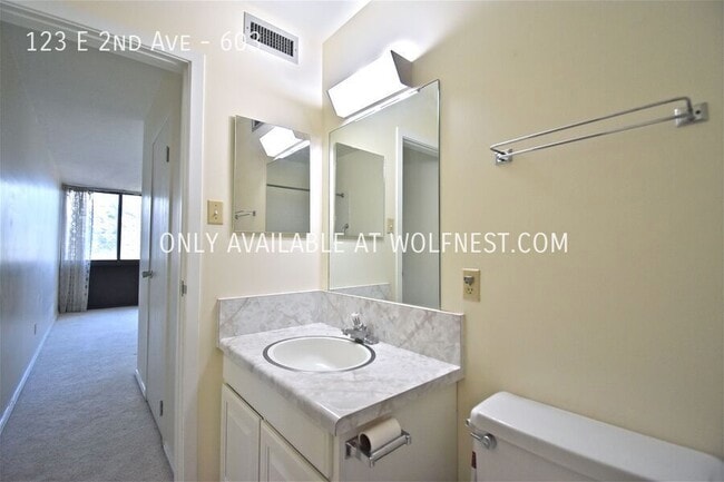 Building Photo - Stunning Downtown SLC Condo - Spacious & P...