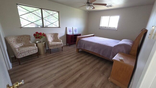 Building Photo - 2910 Wacos Dr