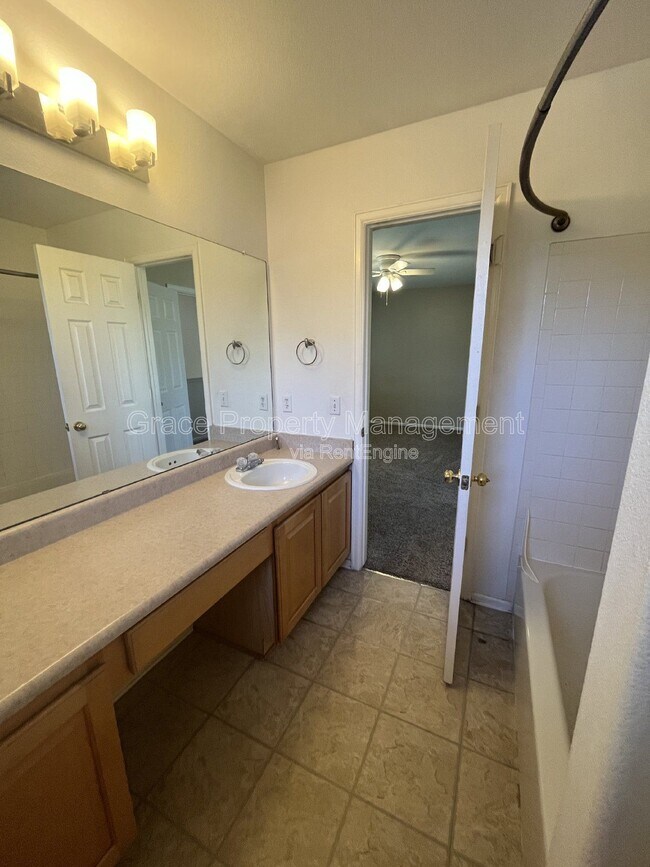 Building Photo - 5337 S Killarney St