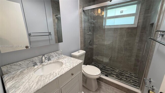 Building Photo - 2115 NE 42nd Ct