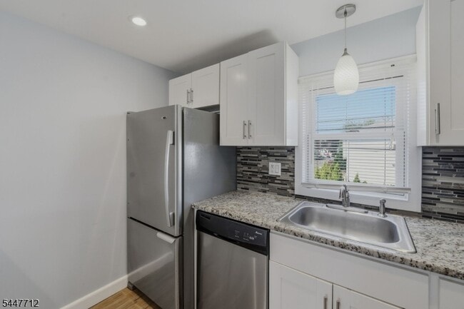 Building Photo - 161 Broughton Ave