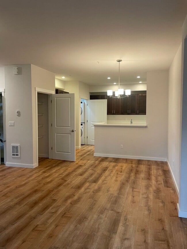 Building Photo - 2 bed/1 bath in Southeast Redmond