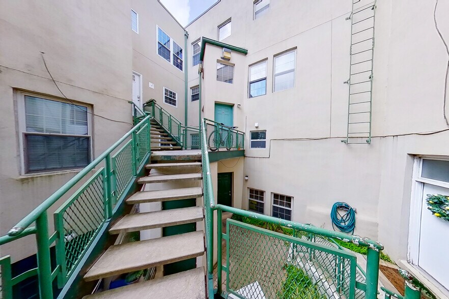 Building Photo - 800 N Lawrence St
