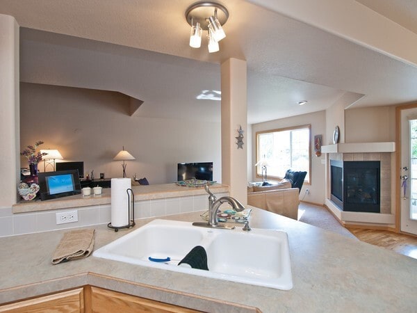 Building Photo - 5151 Boardwalk Dr