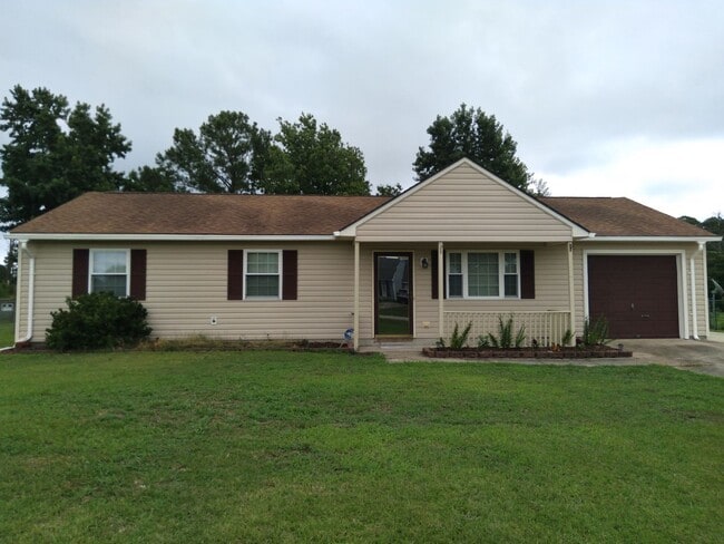 Building Photo - Cute 3 bedroom, 2 bath house with garage a...