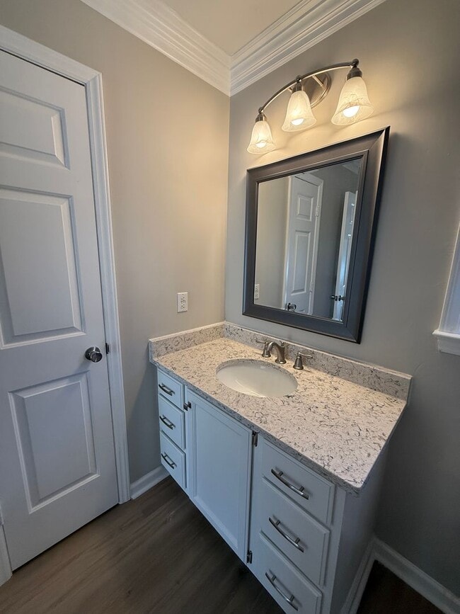 Building Photo - Three bedroom, 2 bath house in Elon