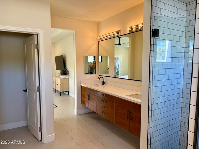 Building Photo - 6139 N 31st Ct