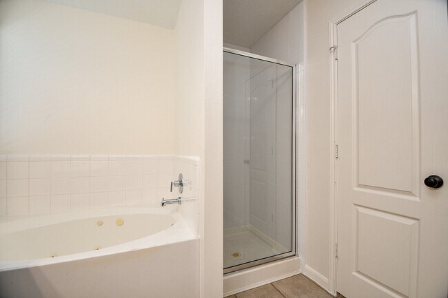 Building Photo - 835 Victoria Lakes Dr