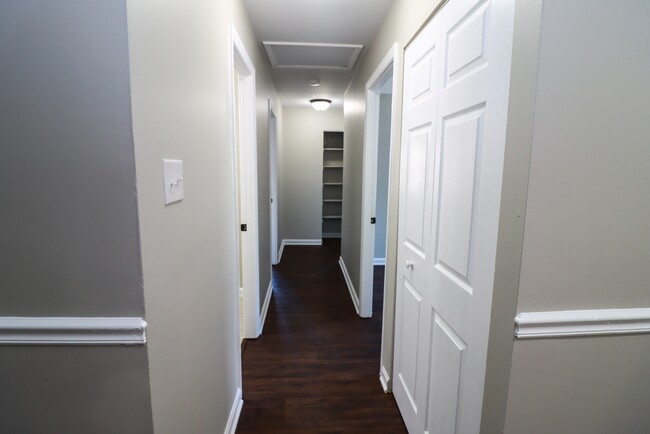 Building Photo - 9240 Bridle Path Ln