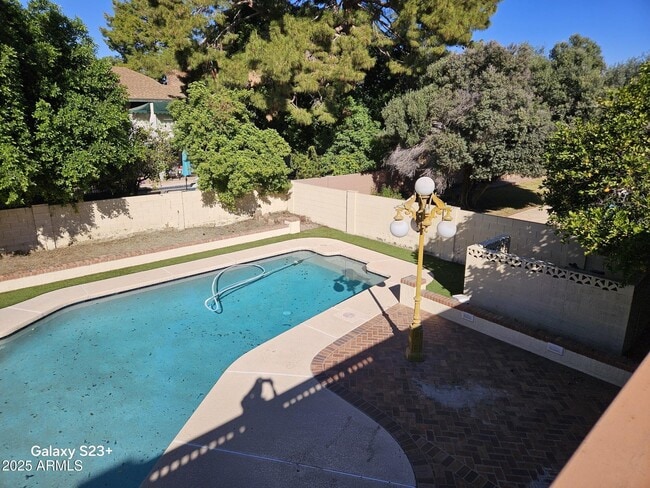 Building Photo - 2344 W Lobo Ave