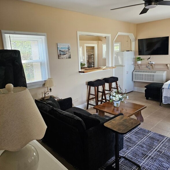 Building Photo - 6111 Fairview Dr