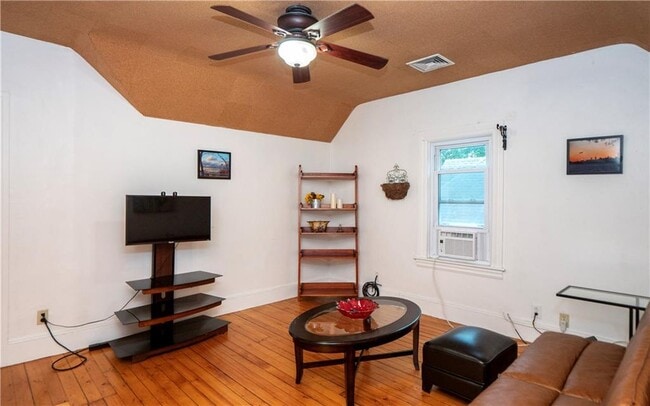 Building Photo - 3-14 Belair Ave