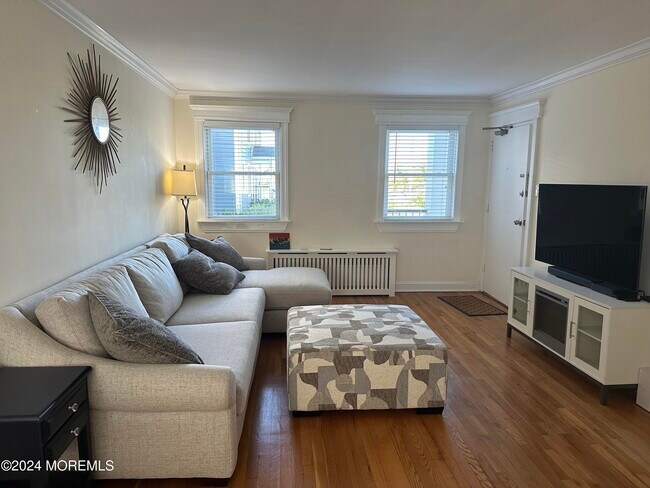 Building Photo - 300-306 Deal Lake Dr