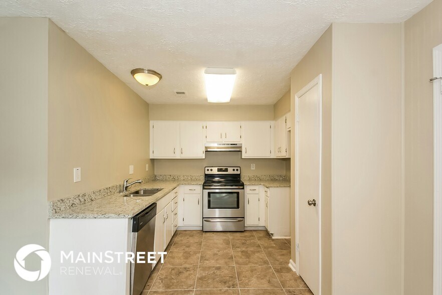 Building Photo - 8495 N Pond Dr