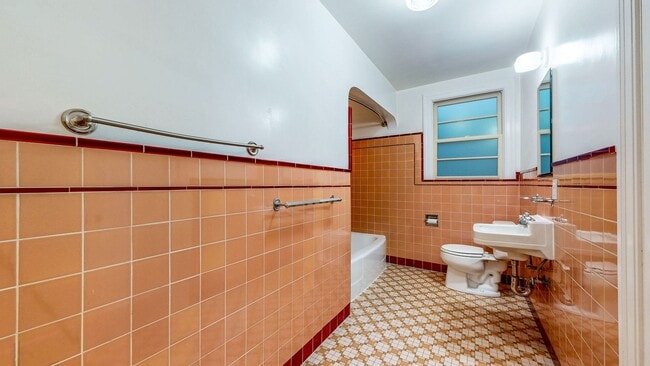 Building Photo - PURE Property Management -  Charming 2BR/1...