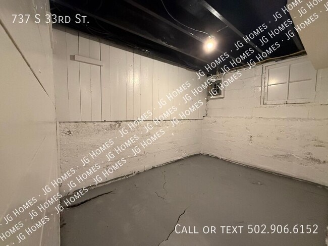 Building Photo - 737 S 33rd St