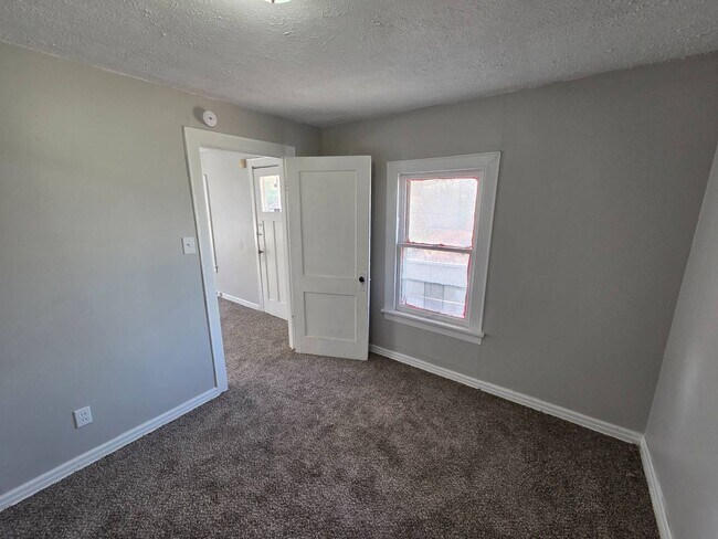 Building Photo - 3081 E 67th St