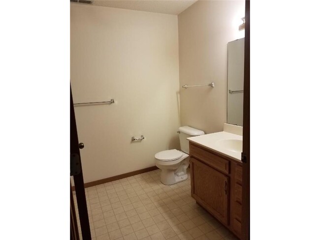 Building Photo - 1232 Spruce Ct