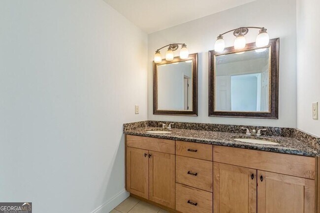 Building Photo - 1410 Eastland Rd SE