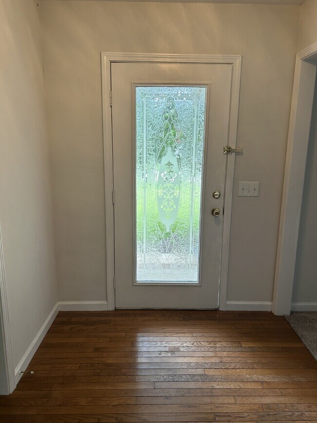 Building Photo - 3BD 2 BA HOME FOR RENT NEXT TO ALGOOD SCHOOLS