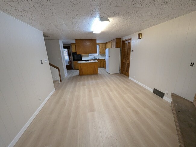 Building Photo - 186 E 700 N